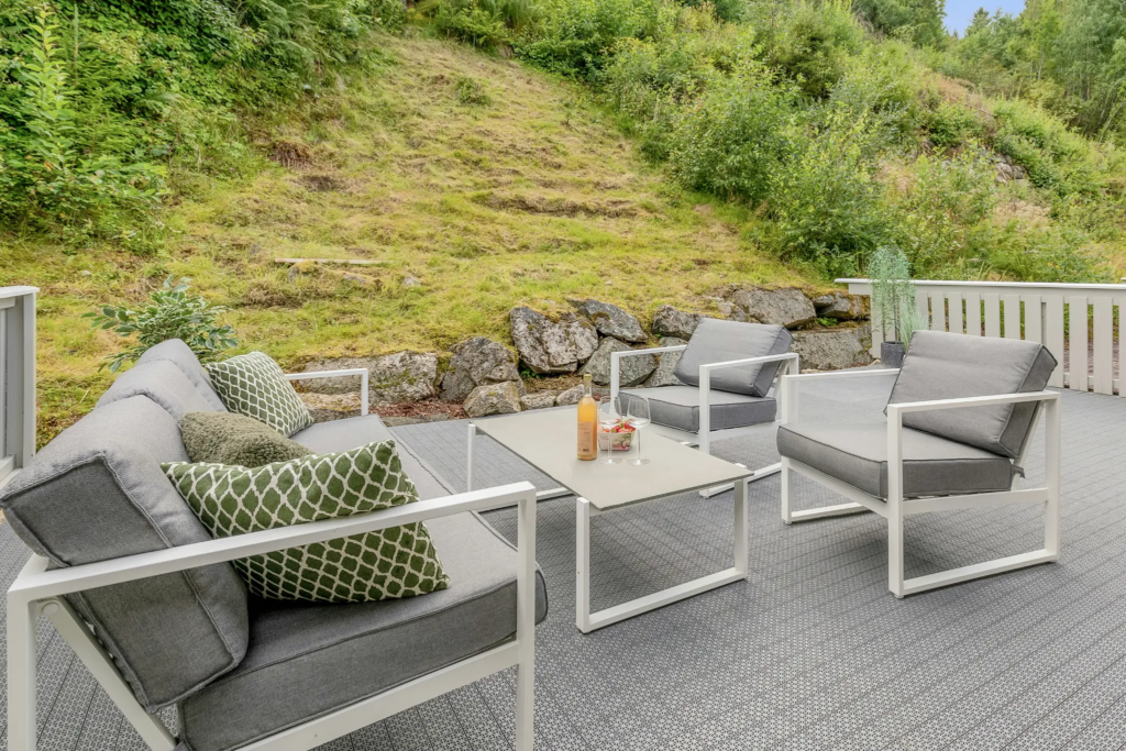 How Much Does Deck Refinishing Cost in 2025: A Homeowner’s Guide 3 image 5